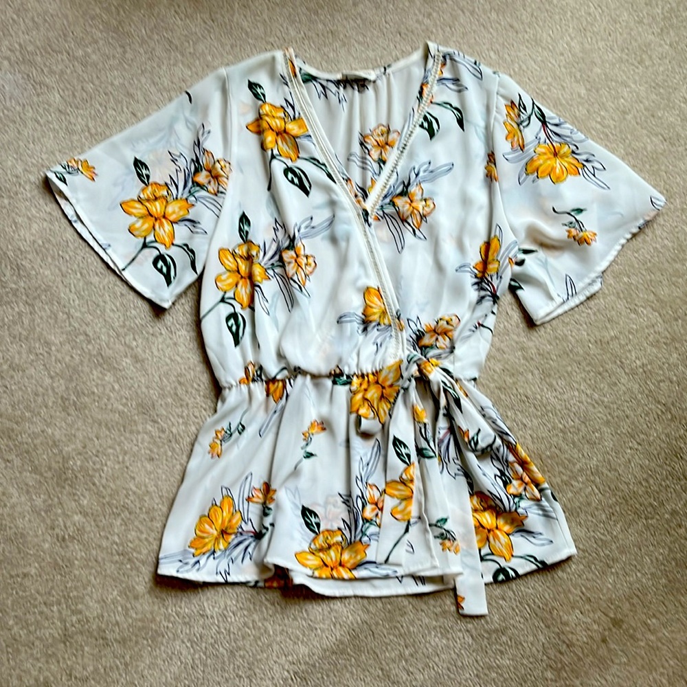 Sienna Sky Women’s small floral top